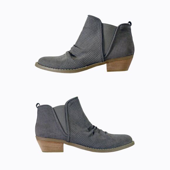 Report Drewe Ankle Booties Sz 8.5 Gray Faux Suede Perforated Y2K Cowgirl Western - Picture 2 of 11